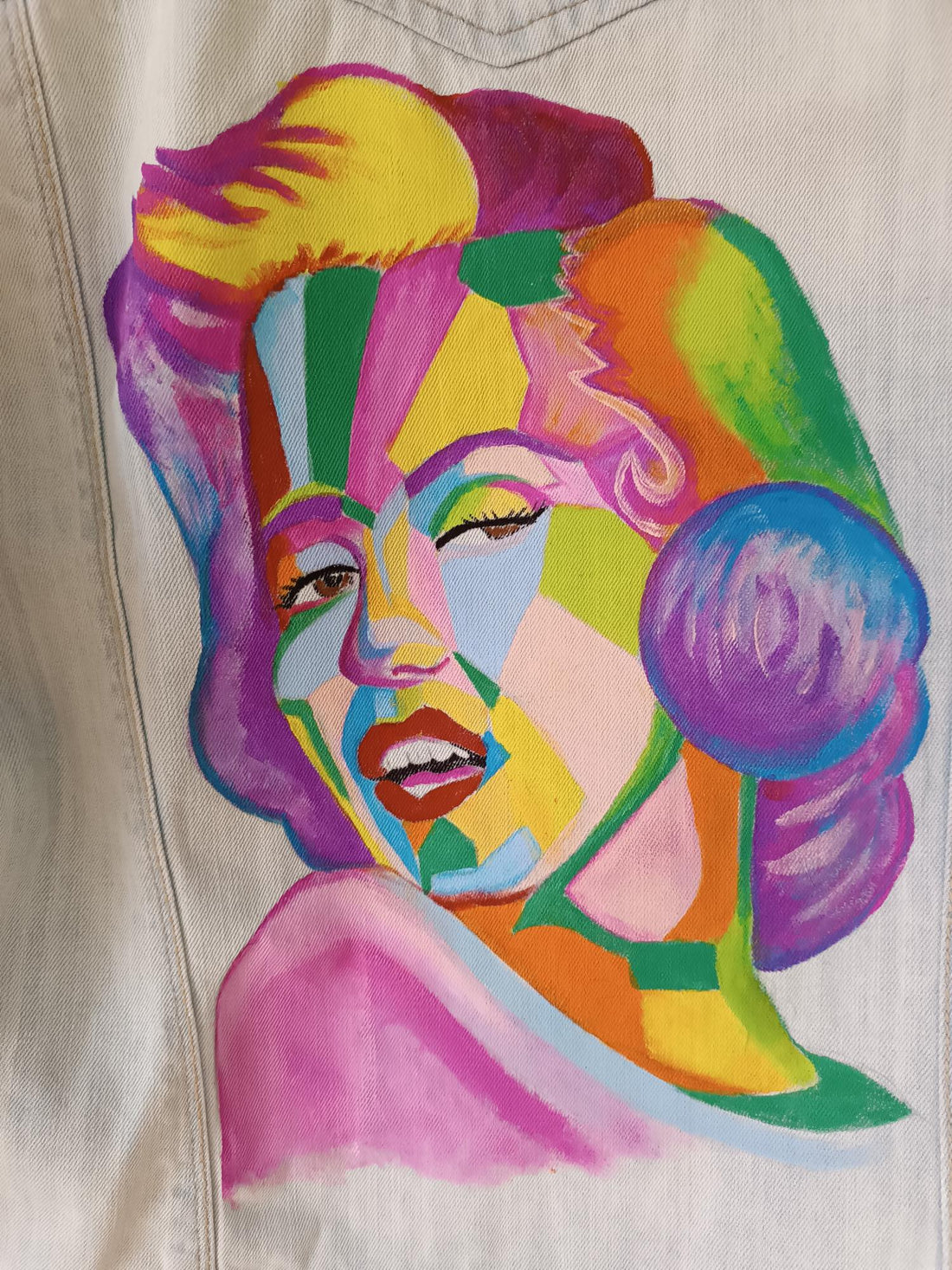 ¿Cómo lavar tus prendas pintadas a mano?