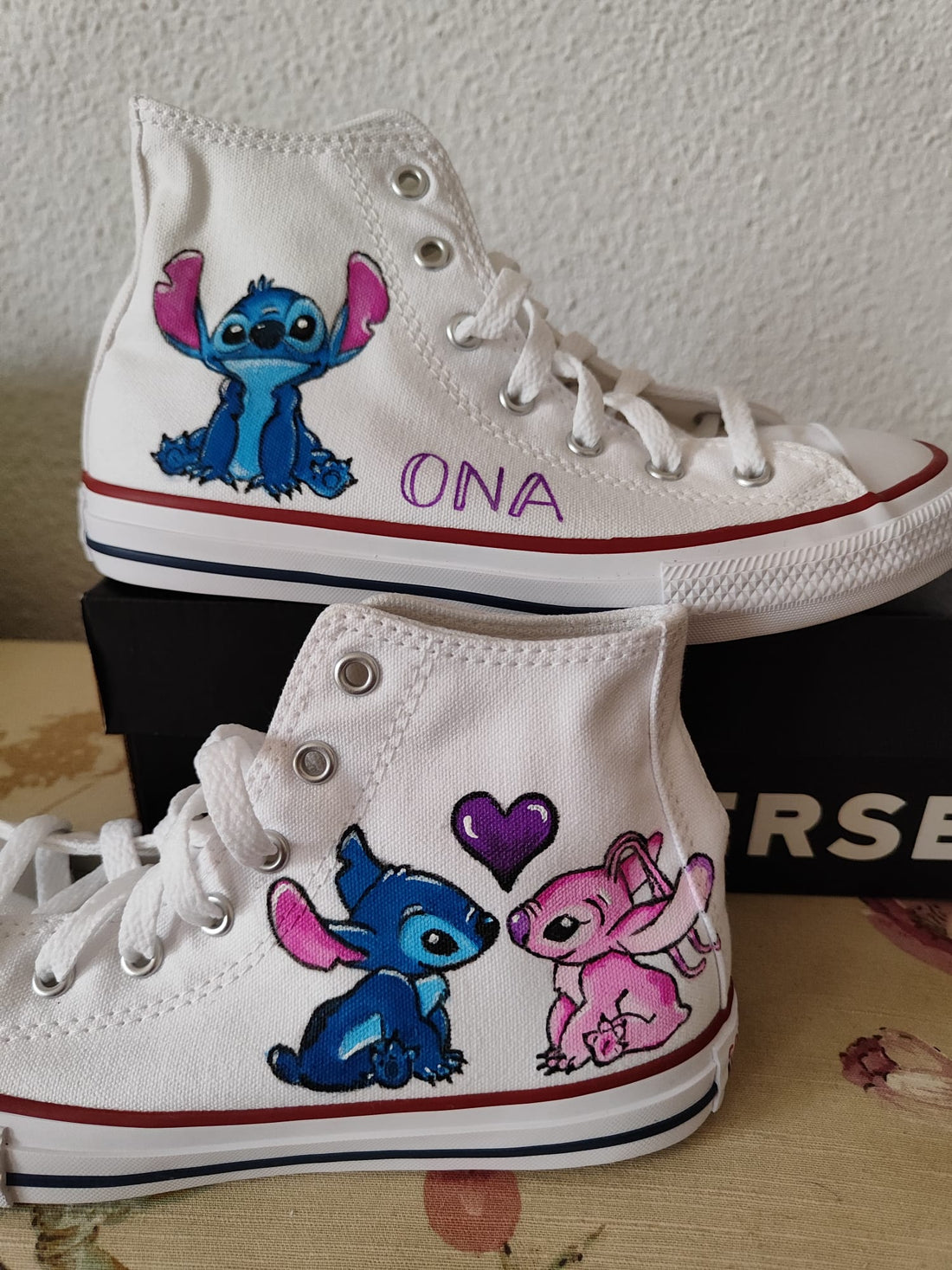 Las Zapatillas Pintadas a Mano: El Regalo Ideal para Sorprender y Encantar
